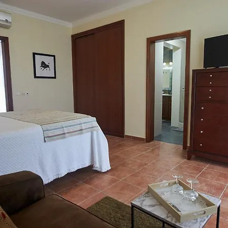 Vivenda Da Saudade 4* أنغرا دو إِراويزو