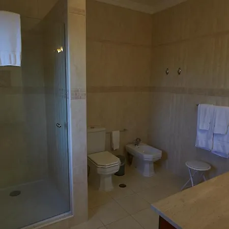 Vivenda Da Saudade 4* أنغرا دو إِراويزو